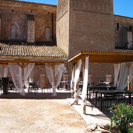 Apartamentos La Fonda Aninon Bagian luar foto
