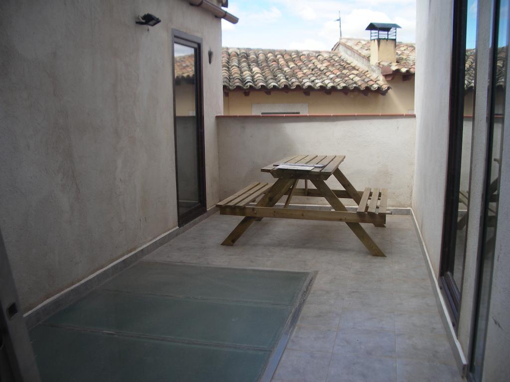 Apartamentos La Fonda Aninon Ruang foto
