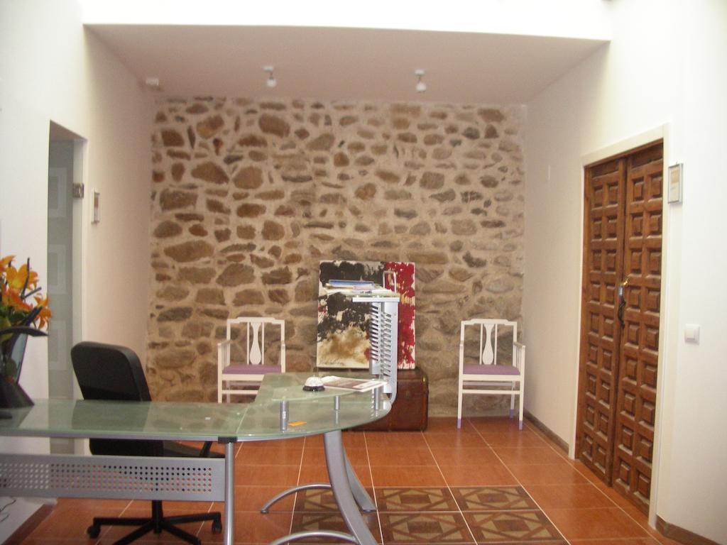 Apartamentos La Fonda Aninon Ruang foto