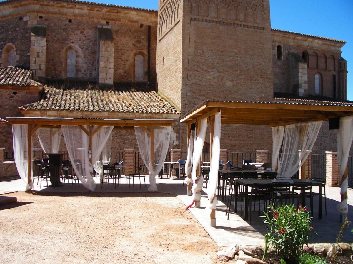Apartamentos La Fonda Aninon Bagian luar foto