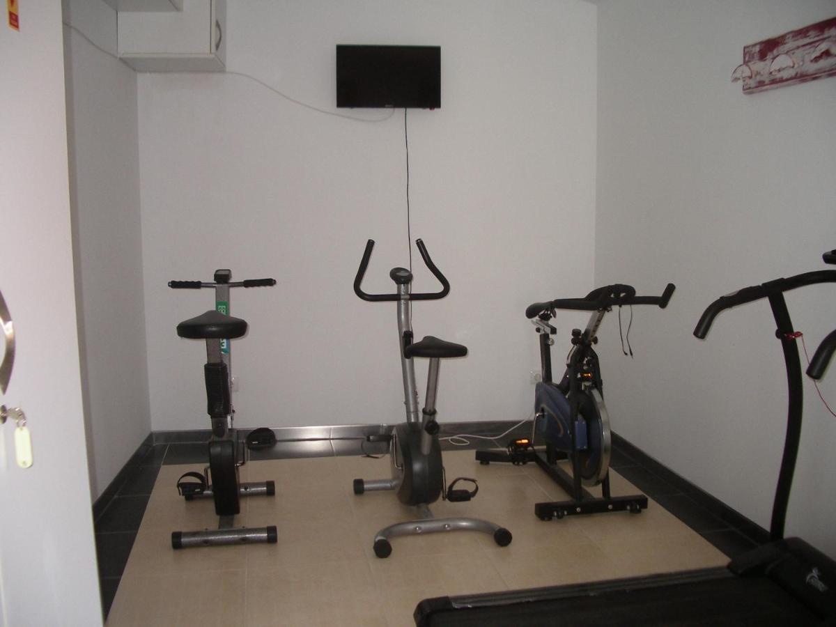 Apartamentos La Fonda Aninon Bagian luar foto