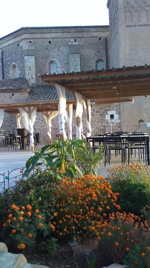 Apartamentos La Fonda Aninon Bagian luar foto