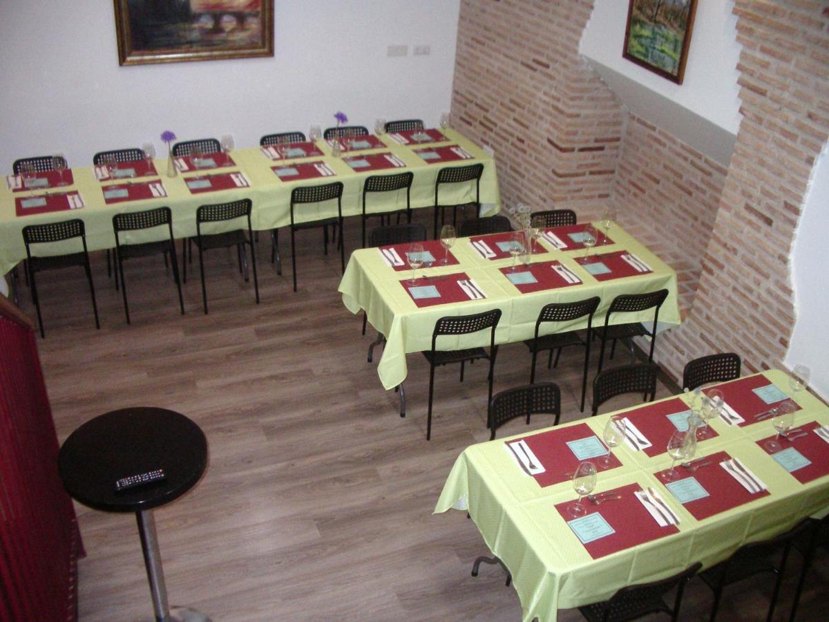Apartamentos La Fonda Aninon Bagian luar foto