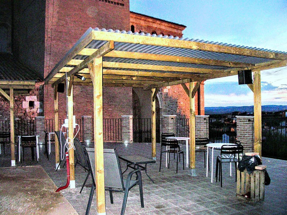 Apartamentos La Fonda Aninon Bagian luar foto